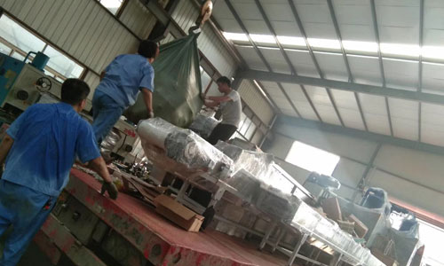 垂直提升機發貨現場 垂直提升機發貨現場